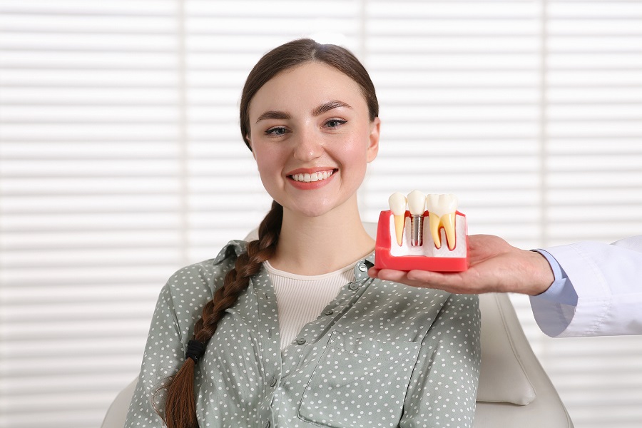 Implant Dentist in Tampa: What You Should Know About Dental Implants